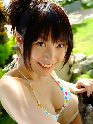 Flirty asian babe poses and shows off her sexy body in a bikini